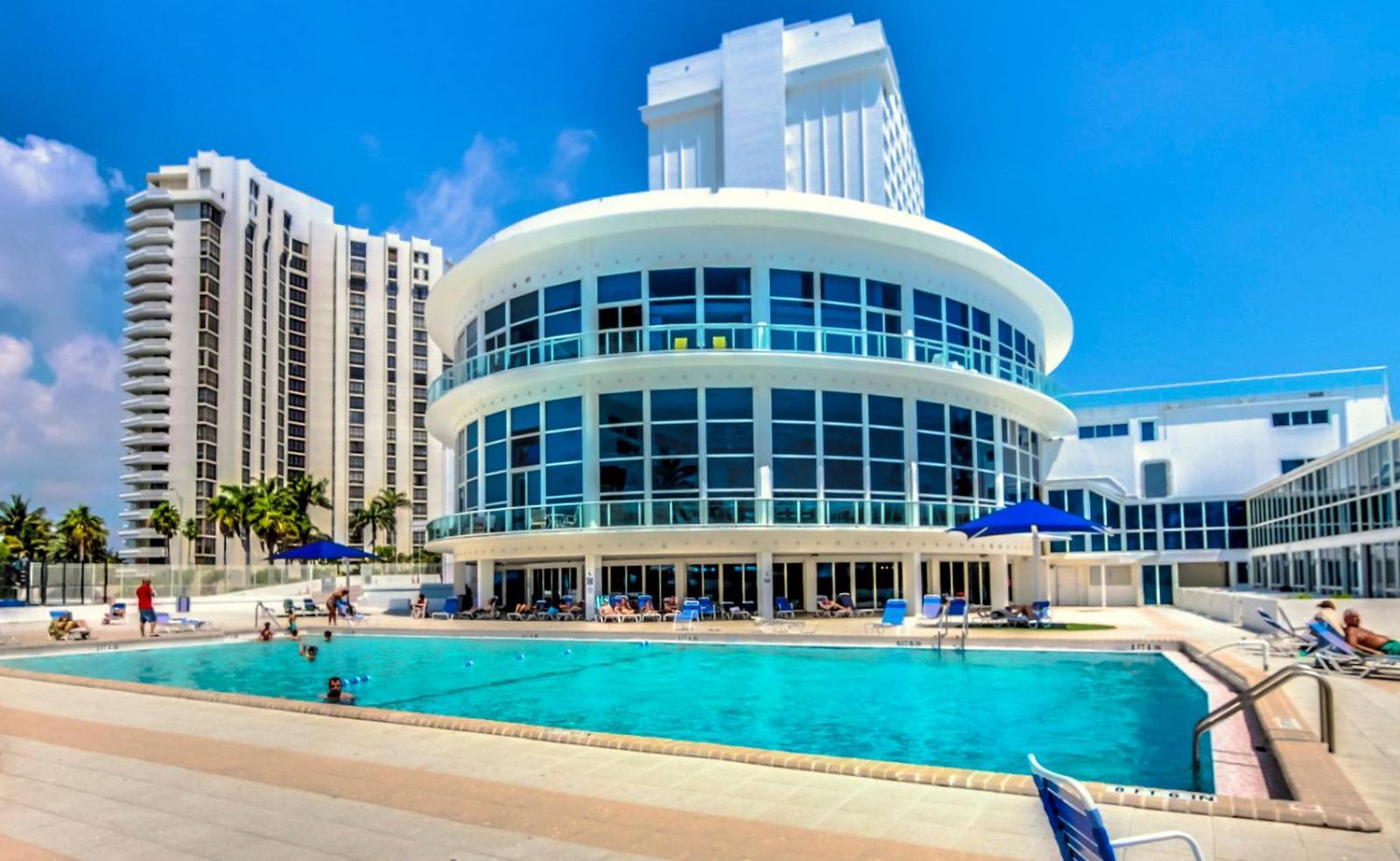 Castle Pavillon 8 Beachfront - Private Beach Access Loft With 2-Story, Pool, Tennis, Free Parking Access Miami Beach Exterior photo